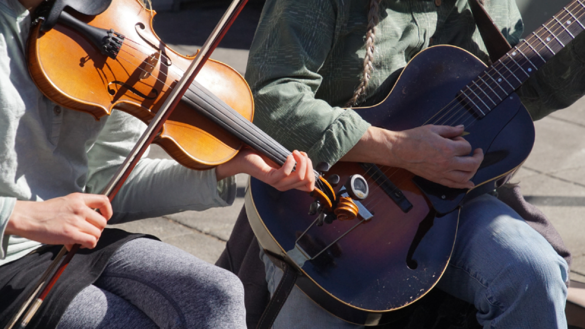 Musicians plating guitar and violin